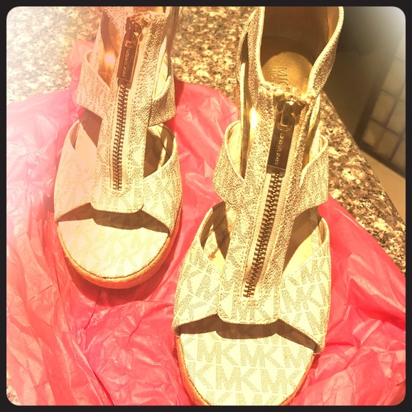 Michael Kors Wedges. - Picture 1 of 4